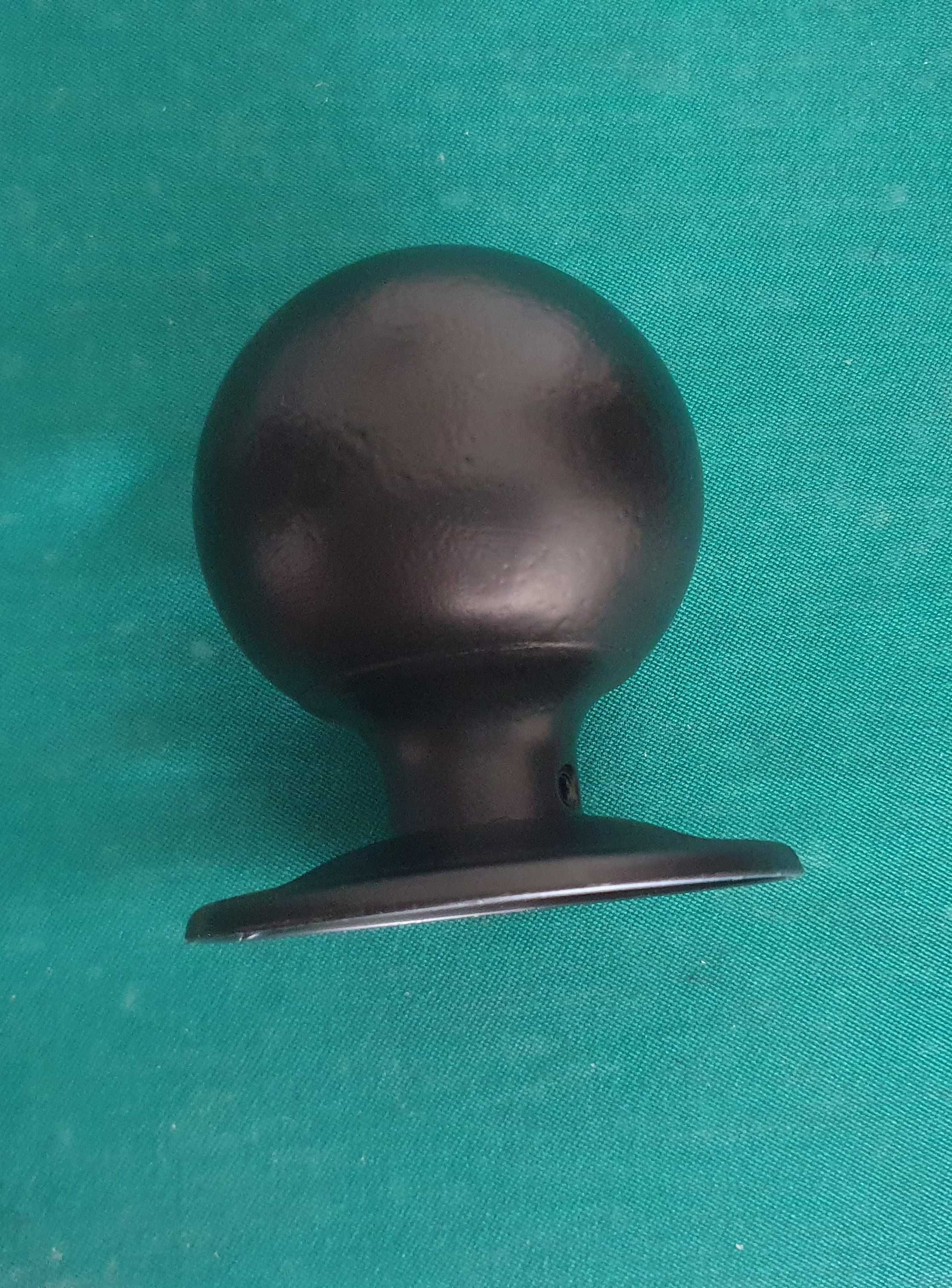 Puxador de porta vintage, em latão pintado de preto