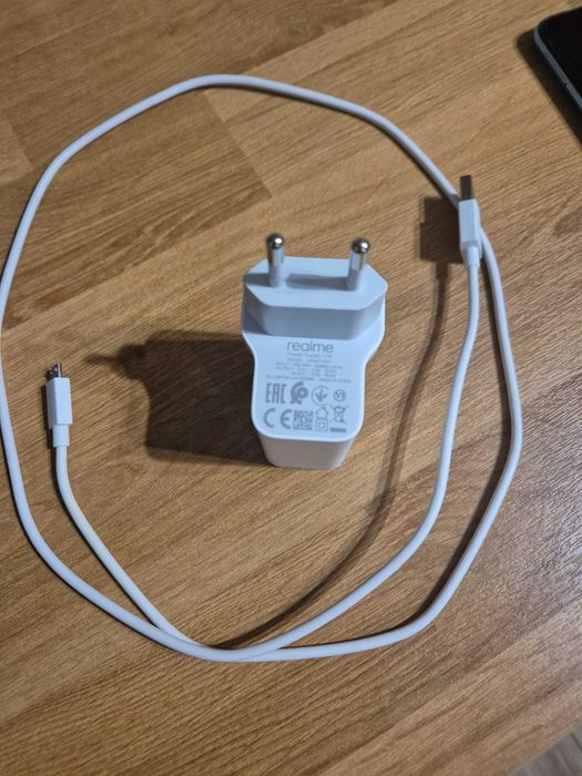 Niebieski smartfon Realme C25Y