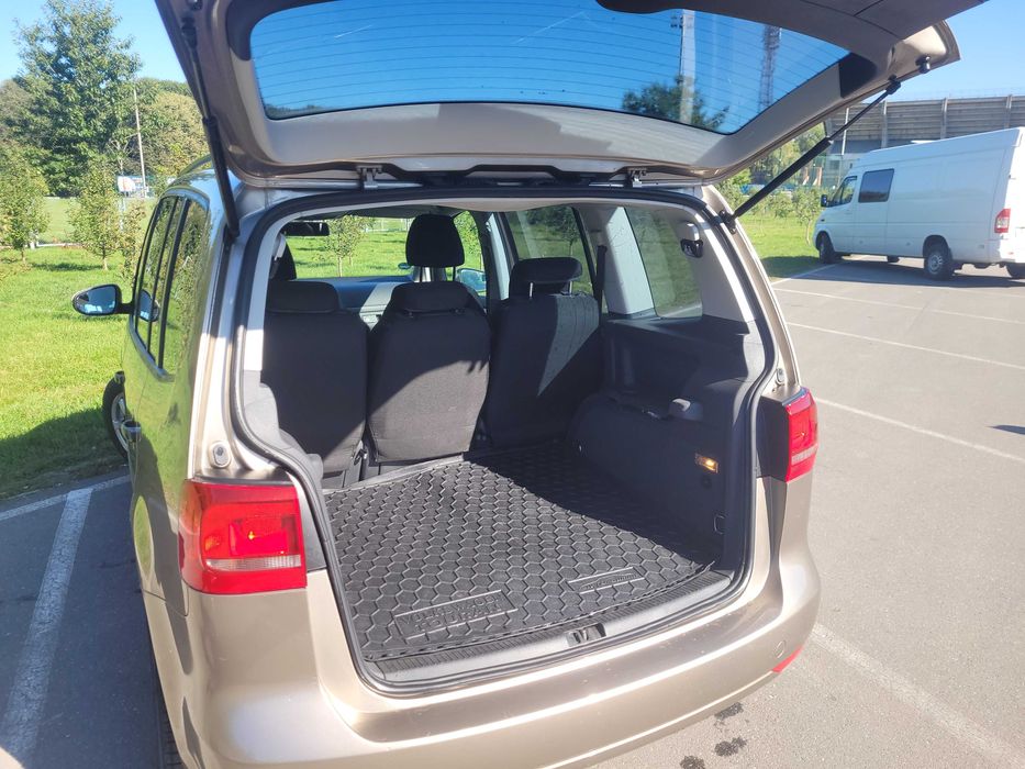 продаю власний автомобіль VW TOURAN
