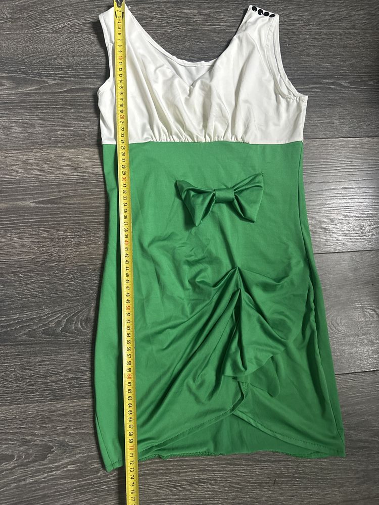 Сукня біло-зелена літня коротка в дуже гарному стані розмір s/xs
