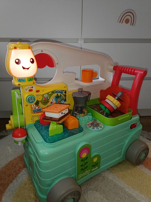 Wesoły kamper maluszka Fisher Price działa kompletny zabawka pchacz