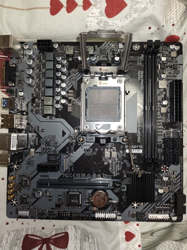 Ryzen 5 7500f + Gigabyte A620M S2H