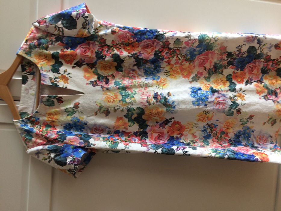 Sukienka w kwiatki roz M,L