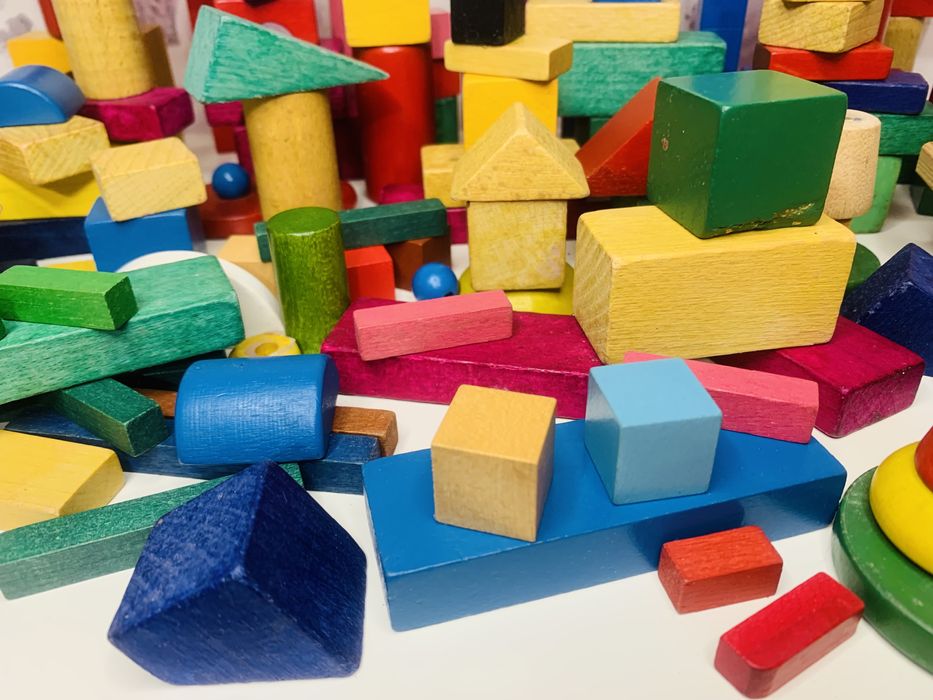 Drewniane, kolorowe klocki do budowania