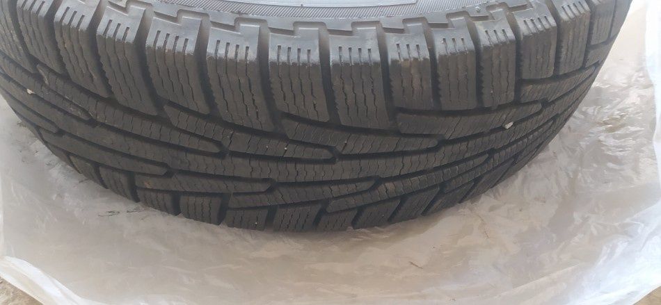 Шини зимні Nokian Nordman RS 2 SUV 225/65 R17 7.33мм залишок