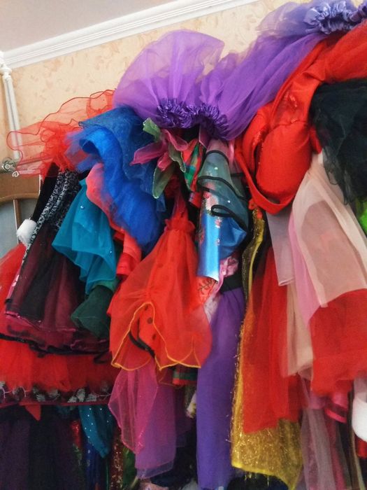 Розпродаж карнавальних костюмів для дітей