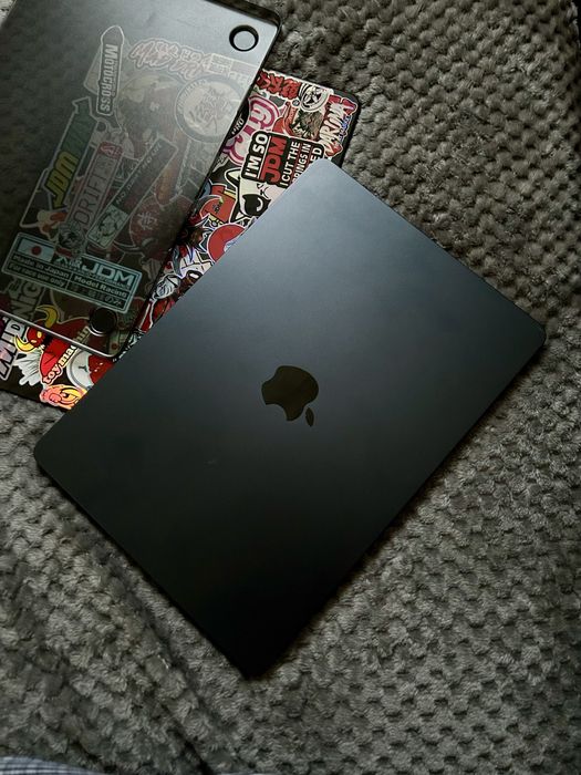 MacBook Air m2 13’6 8GB 256GB laptop komputer