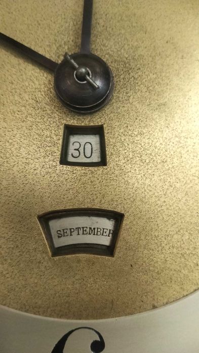 Okazja dla kolekcjonera !!! Stojący kwadransowy z datownikiem.