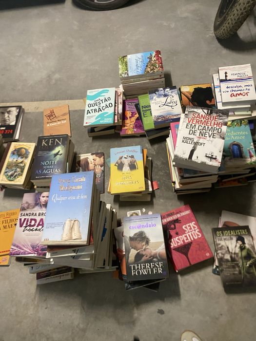 Lote de 150 livros