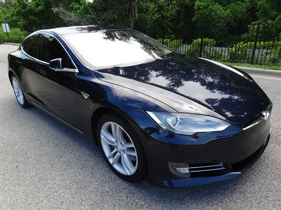 Tesla Model S      2015