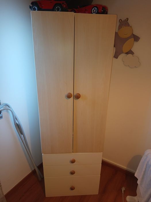 Roupeiro IKEA 

Roupeiro, branco/bétula com 3 gavetas, 60x42x181 cm