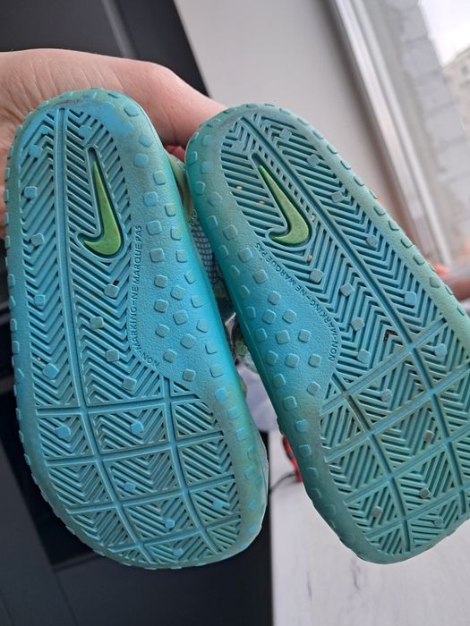 Аквашузи, босоніжки Nike
