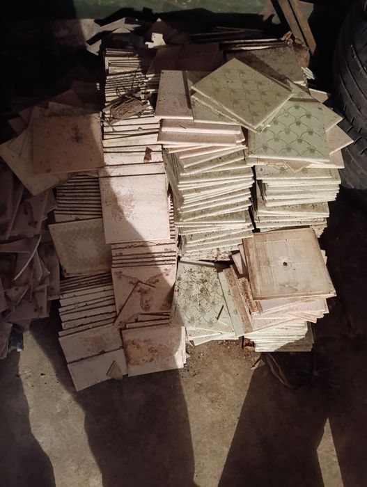 Віддам плитку,плафони,скло даром.Самовивоз.