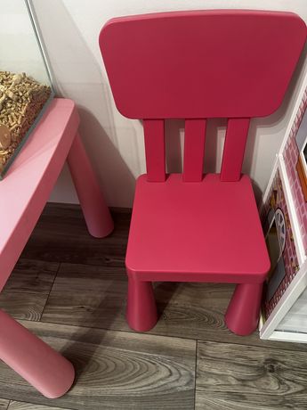Stół plus 2 krzesełka