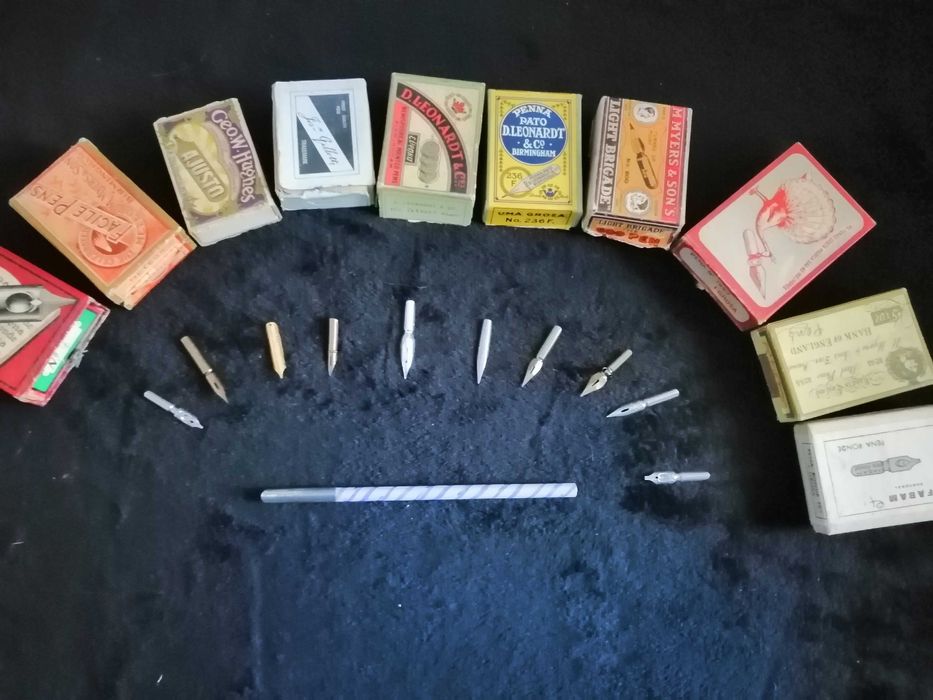 Caneta/pena de madeira com 10 aparos - Nova