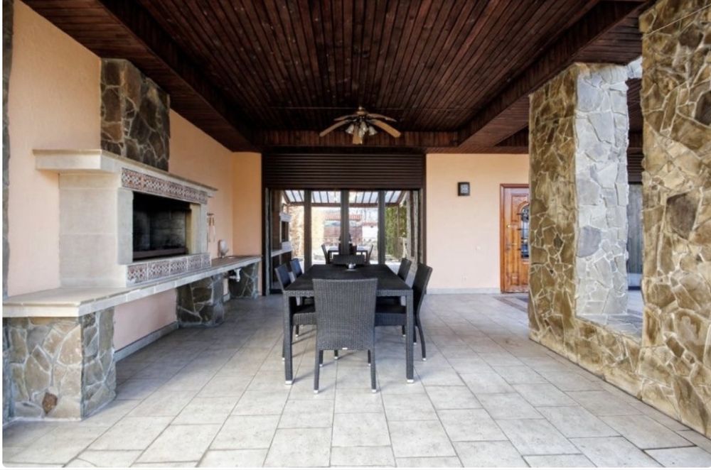 Дом на 8 сотках земли с ремонтом и бассейном на 7ст.Б.Фонтана.