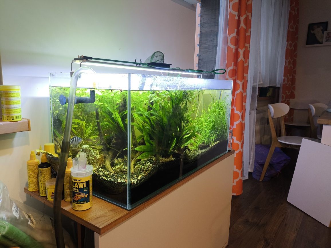 Szafka pod akwarium wraz z akwarium