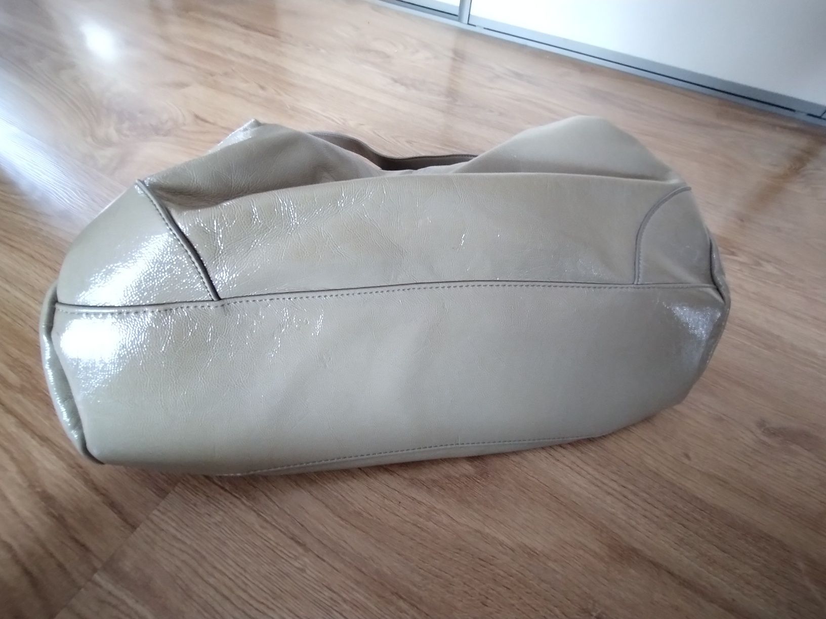 Torba Duża Reserved lakierowana beż