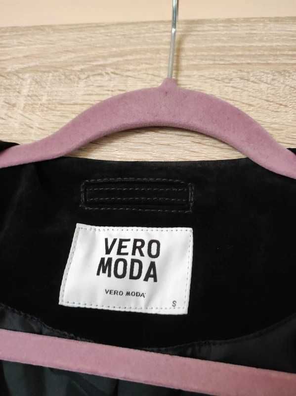 kurtka ze skóry boho frędzle czarna do pasa S vero moda