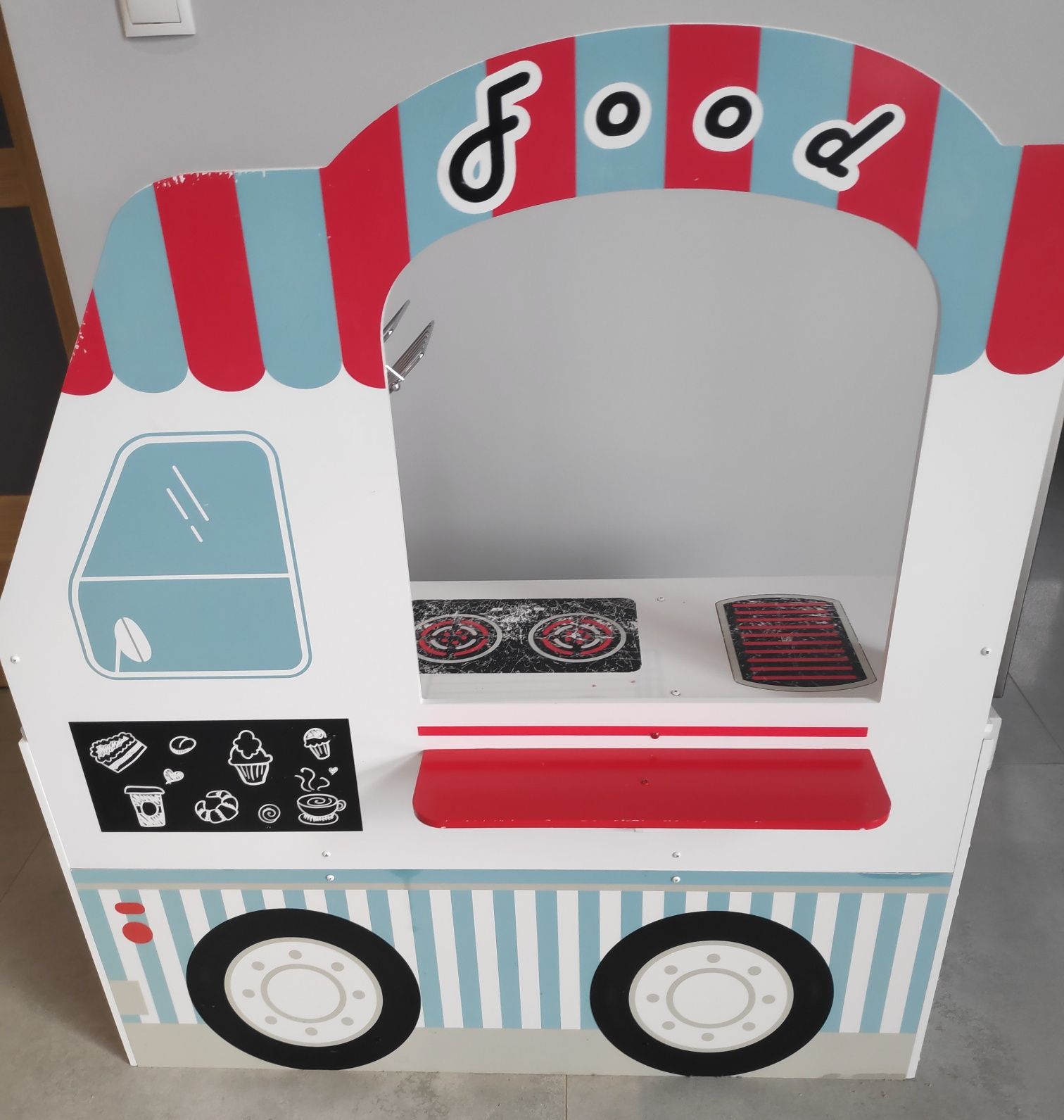 Kuchnia food truck z akcesoriami