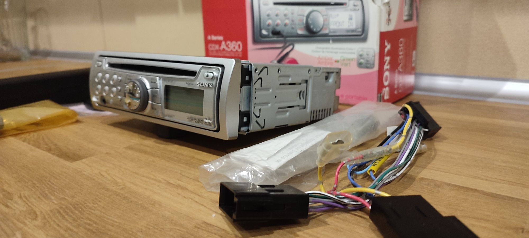 Car audio Radio Sony CDX-A360 oldschool CD MP3 AUX pilot nowe