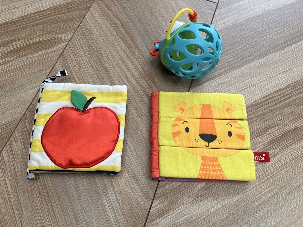 Zabawki dla maluszka: jeż skip hop, książeczki MOM'S CARE i IKEA