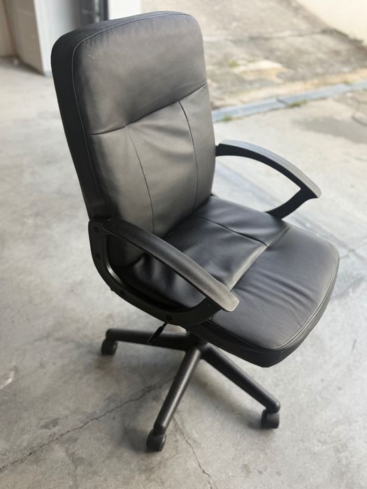 Cadeira giratória elevatória