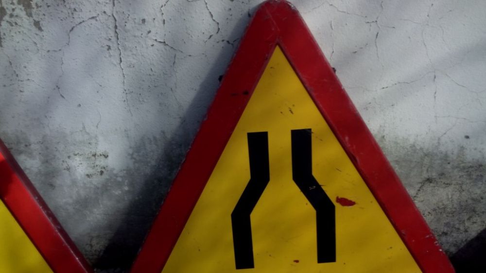 sinais para obras na estrada