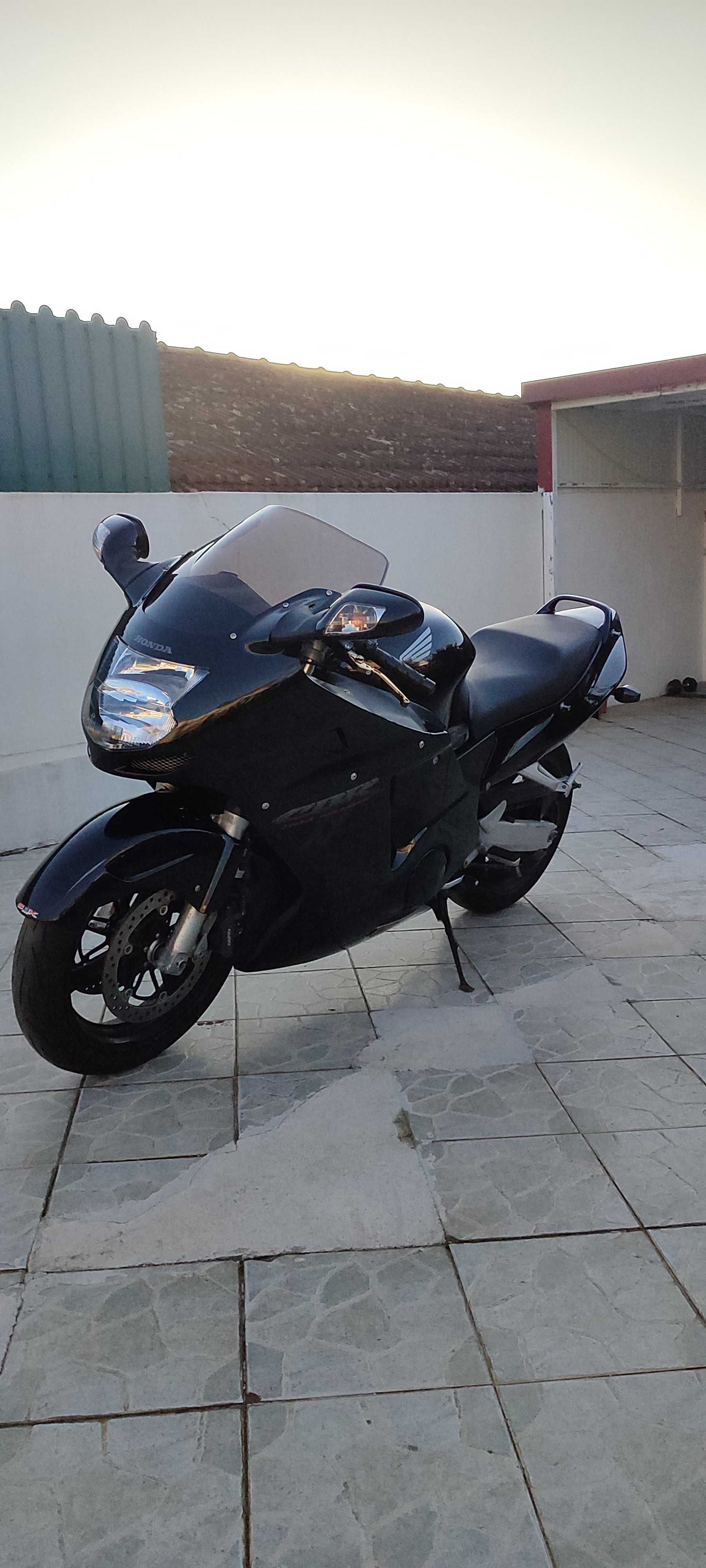 Honda CBR 1100 XX superblackbird