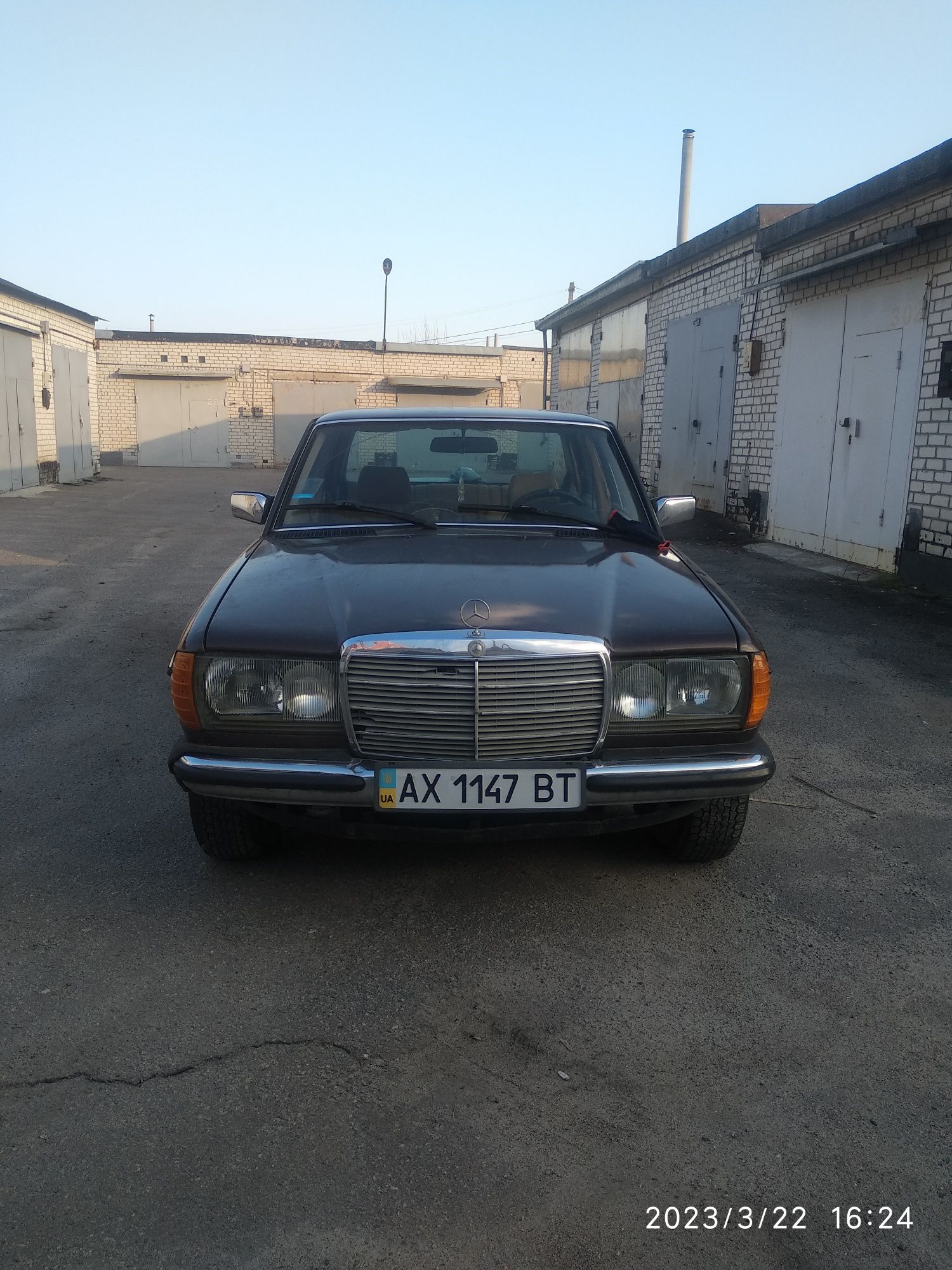 Мерседес w123 год выпуска 1984 ,мотор 2.5 бензин