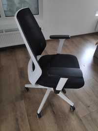 стілець офісний білий