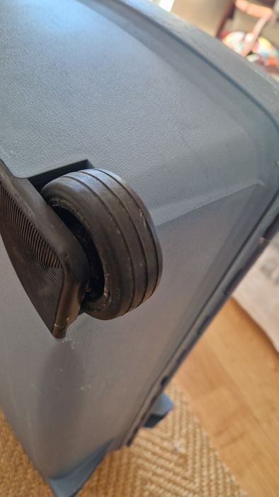 Mala grande de viagem, rígida com 2 rodas,marca Delsey