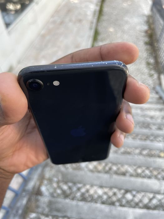 iPhone SE 2020 com IOS 26