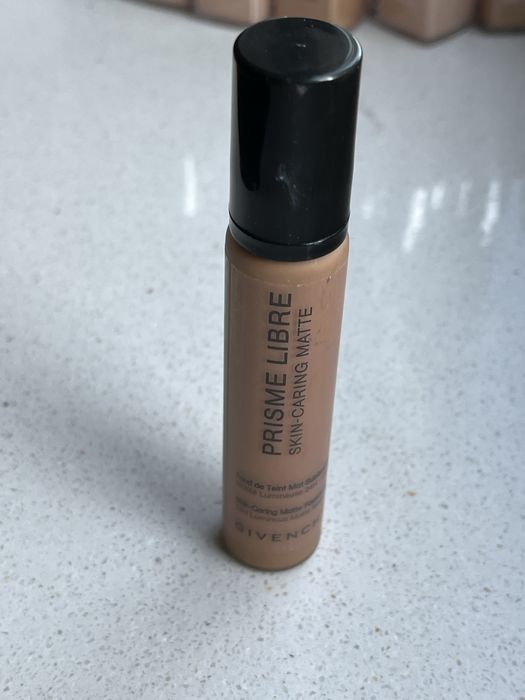 Podklad givenchy prism  city balm 345 uzywany 30ml
