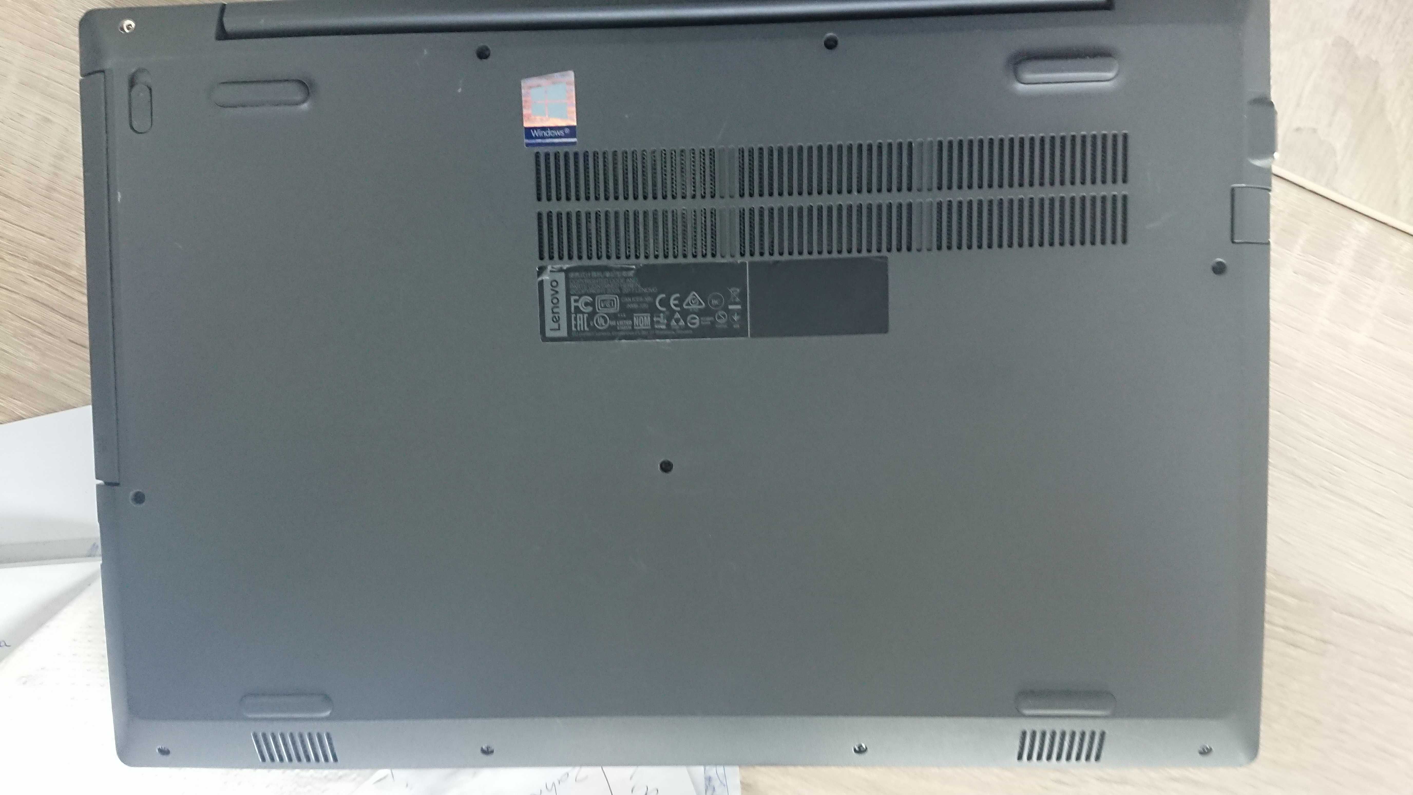 lenovo v330-15ikb  i7 8gen   ddr4 12GB / ssd 256 GB
