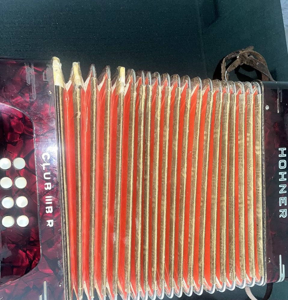 Harmonia akordeon Hohner club III B