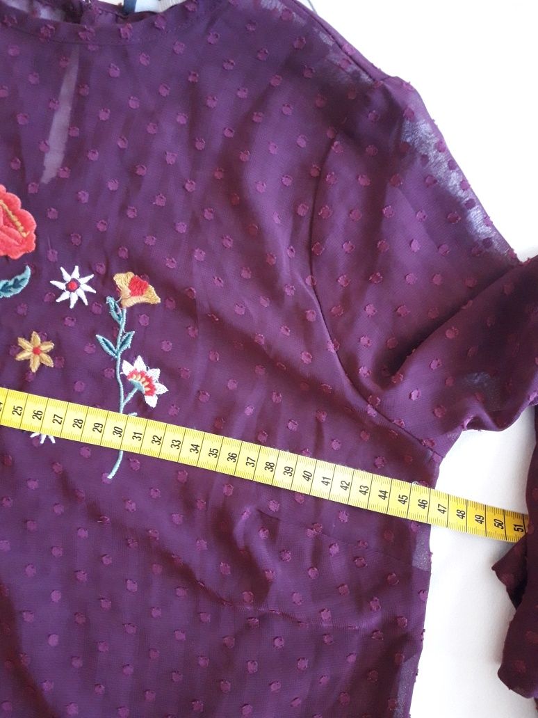 Bluzka burgundowa  z długim rozkloszowanym rękawem z haftem