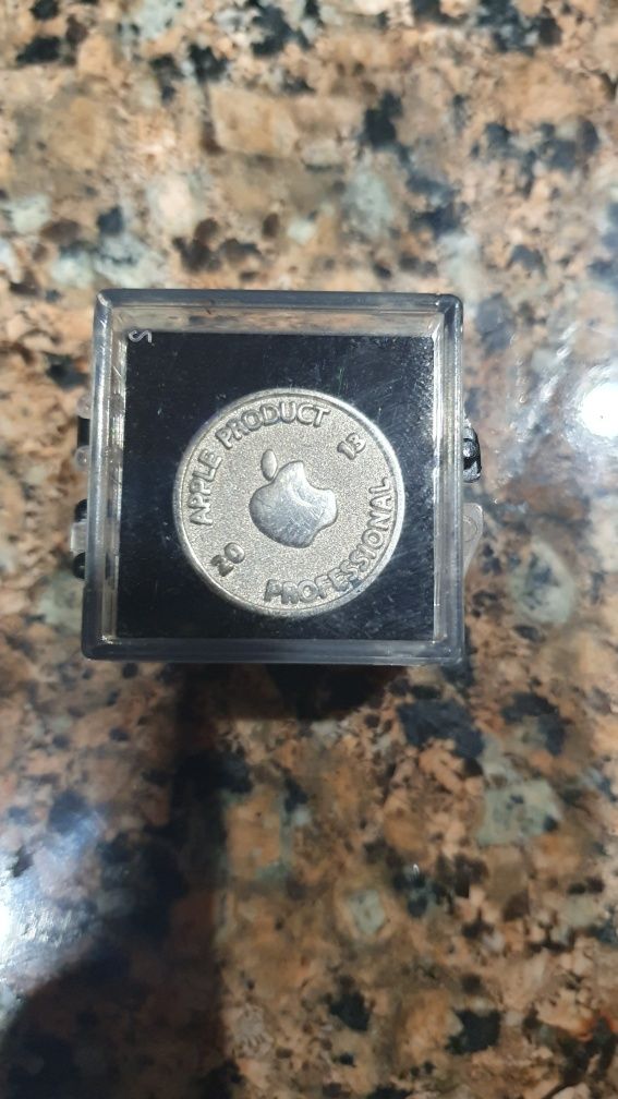 Серебряная булавка Apple PRODUCT PROFESSIONAL 2013
