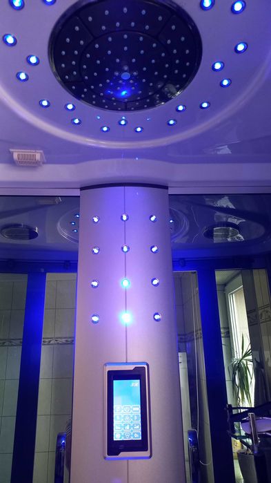 Kabina prysznicowa z radiem i hydromasażem