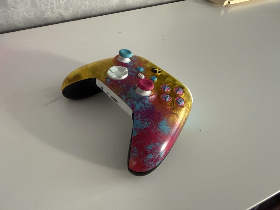 Xbox Series X + pad Forza Horizon 5 - stan bdb świeżo po serwisie