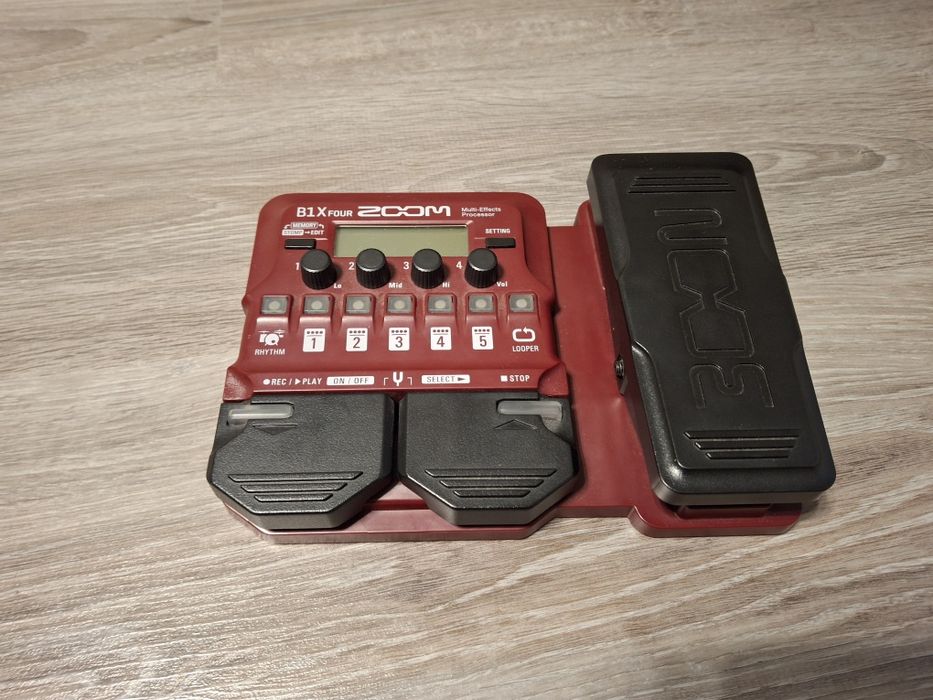 Zoom b1x four Музичний процесор до басгітари + бонус