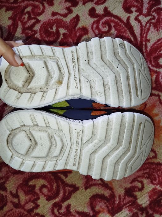 Продам кросівки sketchers