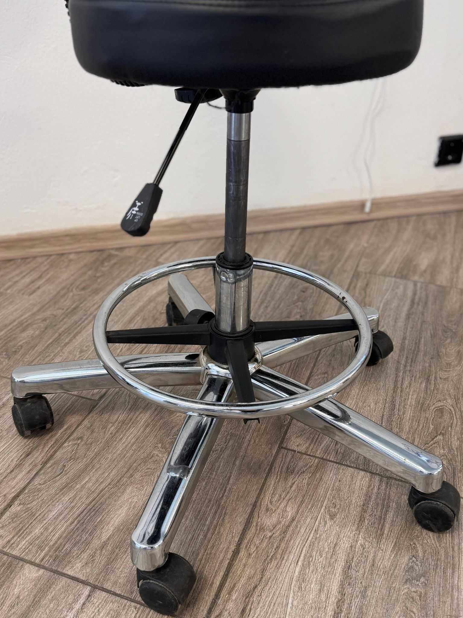 Taboret roboczy fryzjerski kosmetyczny z podnóżkiem, na kółkach
