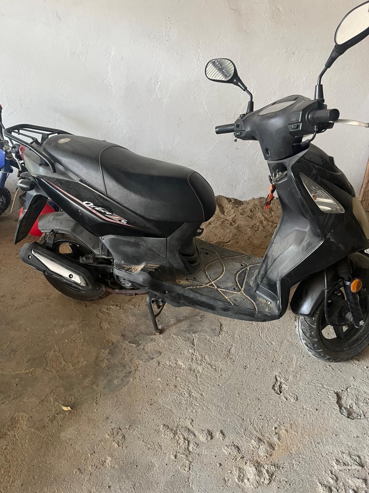Vende-se usada mas completamente nova