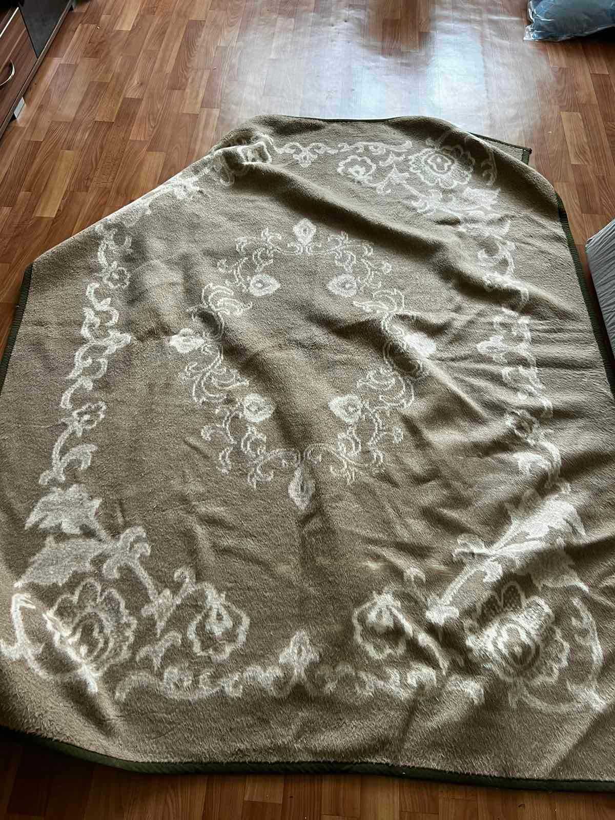 Продам покрывало и одеяло