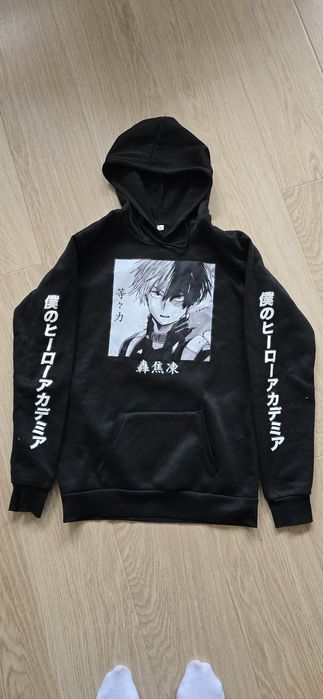 Bluzy  164 cm  czarna zółta białs pokemon anime