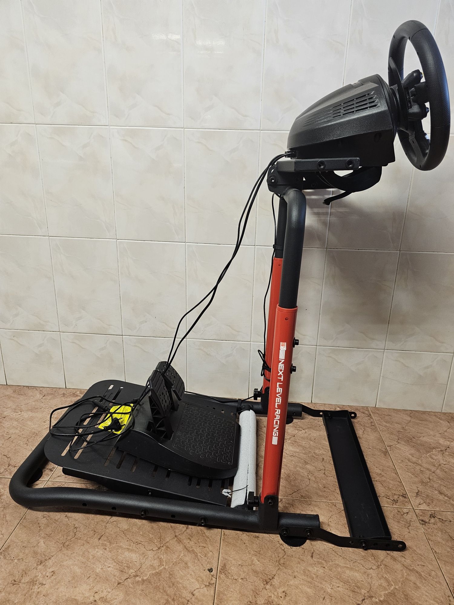 Wheel Stand Lite 2.0 mais volante Trustmaster TMX Force Feedback
