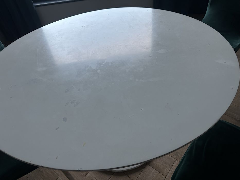 Stol i 4 krzesla wygodne do renowacji