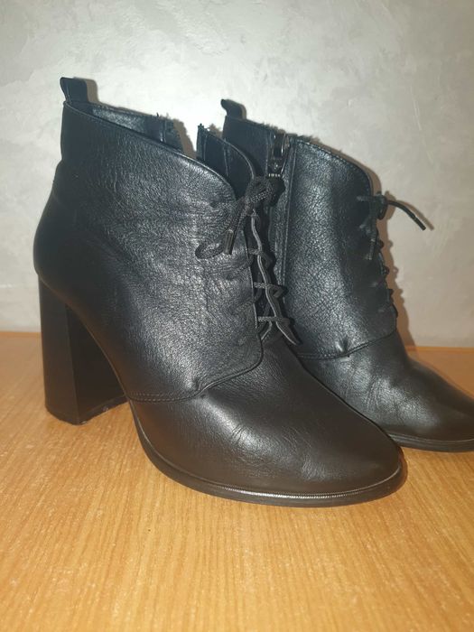 Продам осінні шкіряні ботінки