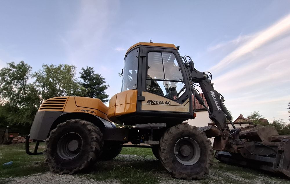 Usługi koparką Mecalac 12mtx